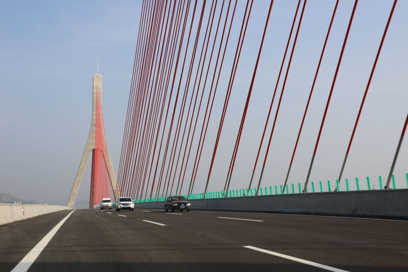 黄河特大桥提前3个月开放通行,泰东高速全线通车