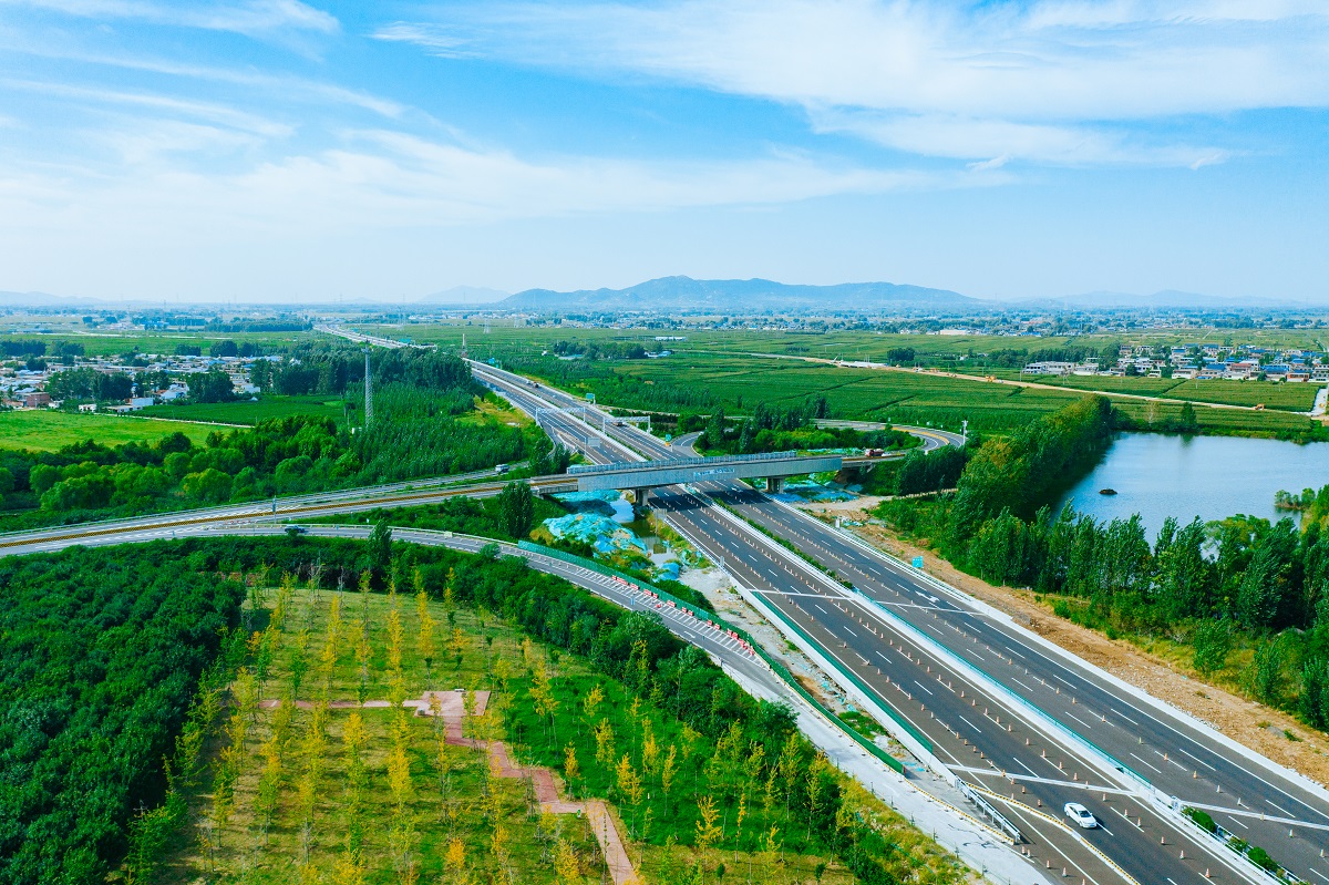 智慧赋能新基建开启出行新时代全国最长智慧高速公路建成通车